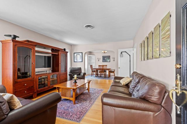 2214 U St, Sacramento, CA 95818