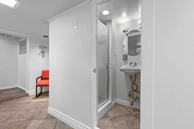 2214 U St, Sacramento, CA 95818