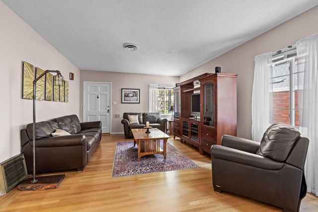 2214 U St, Sacramento, CA 95818