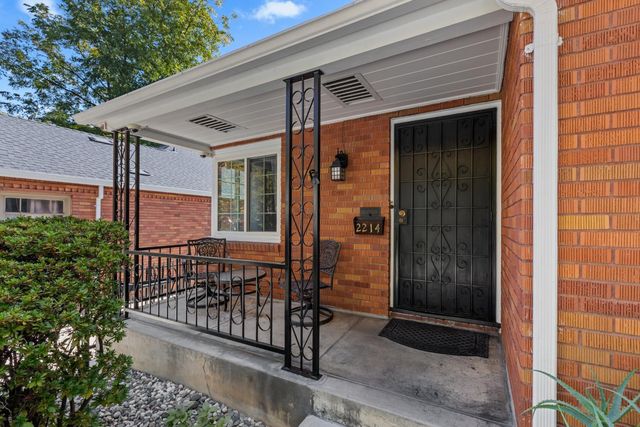 2214 U St, Sacramento, CA 95818