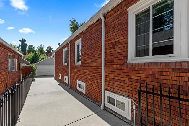 2214 U St, Sacramento, CA 95818