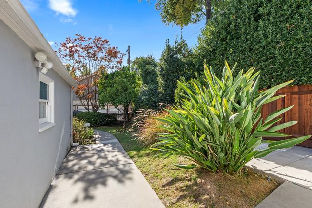 2214 U St, Sacramento, CA 95818