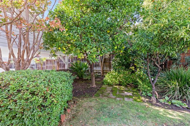 2214 U St, Sacramento, CA 95818