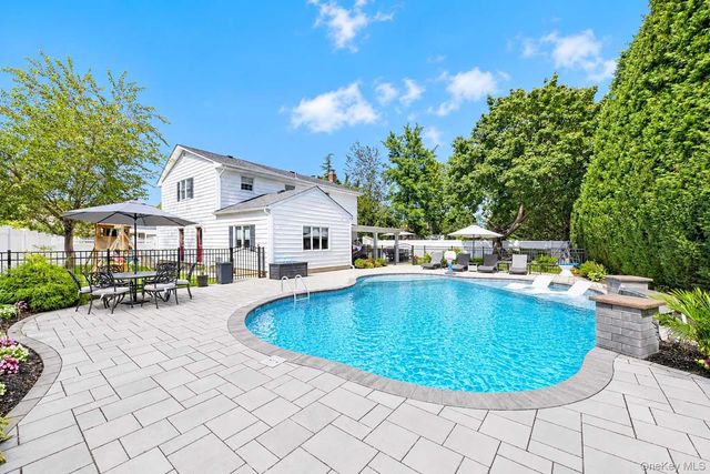 37 Gaymor Lane, Commack, NY 11725