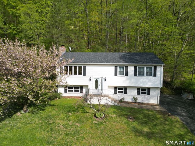 102 Metacomet Road, Plainville, CT 06062