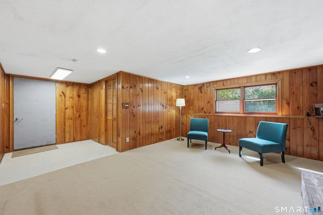 102 Metacomet Road, Plainville, CT 06062