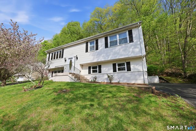 102 Metacomet Road, Plainville, CT 06062