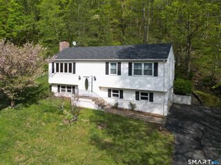 102 Metacomet Road, Plainville, CT 06062
