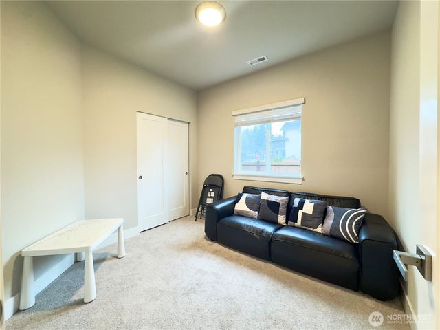 6302 SW 206th Pl, Lynnwood, WA 98036