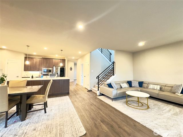 6302 SW 206th Pl, Lynnwood, WA 98036