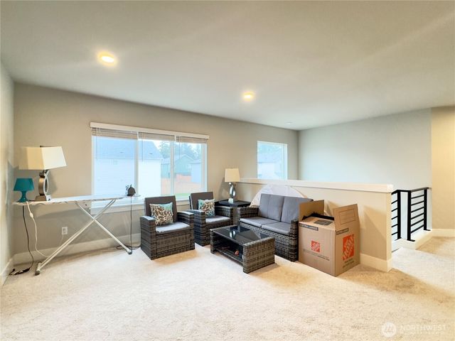 6302 SW 206th Pl, Lynnwood, WA 98036