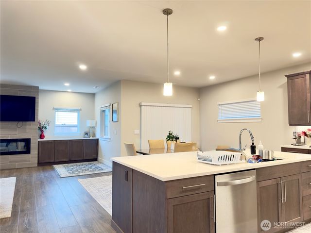 6302 SW 206th Pl, Lynnwood, WA 98036