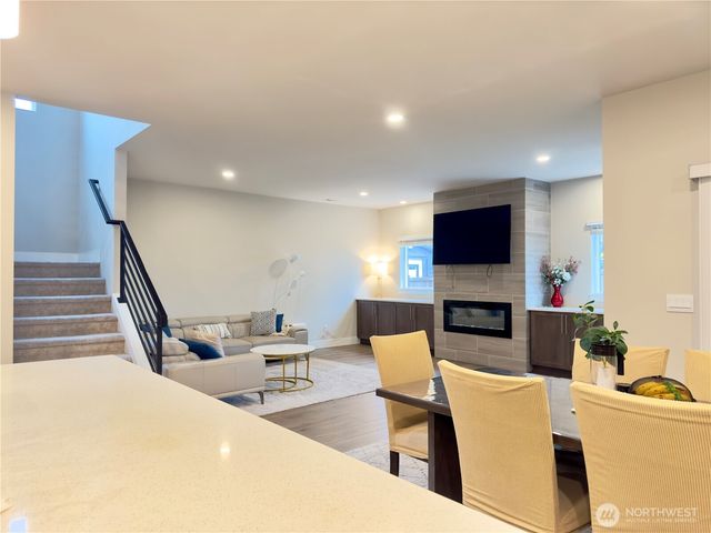 6302 SW 206th Pl, Lynnwood, WA 98036