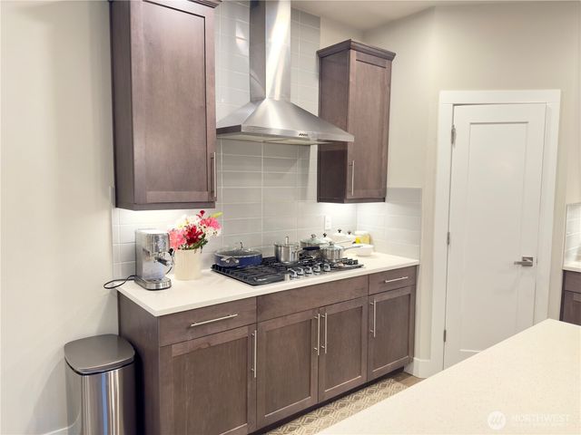 6302 SW 206th Pl, Lynnwood, WA 98036