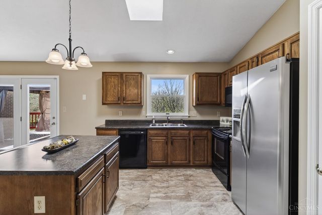 272 Inwood Rd, Chester Twp, OH 45177