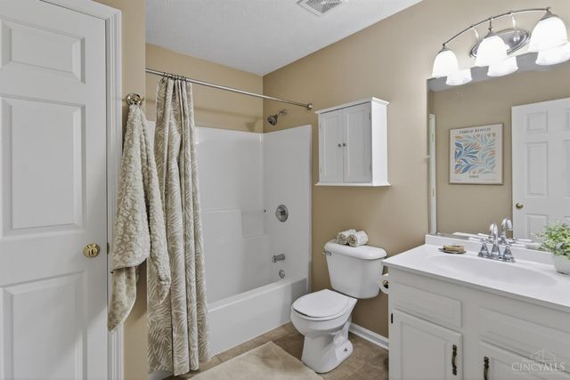 272 Inwood Rd, Chester Twp, OH 45177