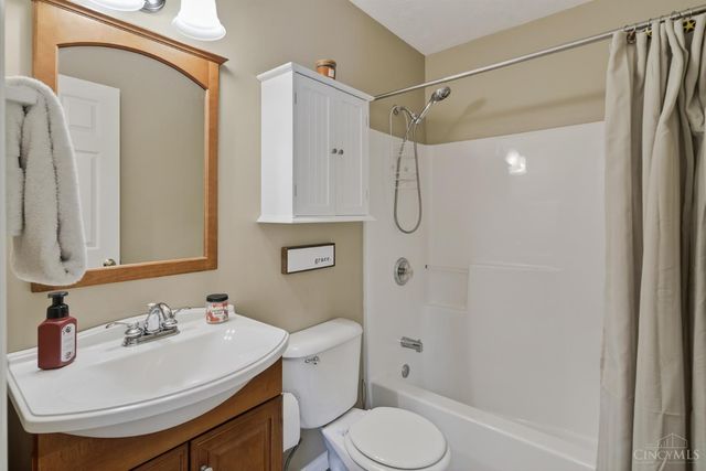 272 Inwood Rd, Chester Twp, OH 45177