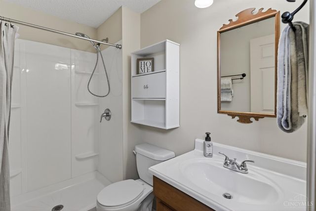 272 Inwood Rd, Chester Twp, OH 45177
