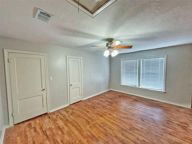 2501 East Houston Avenue, Crockett, TX 75835