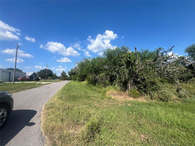 000 Campo Santo Street, San Felipe, TX 77474