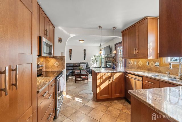 18 Tall Oaks Court, Old Bridge, NJ 08857