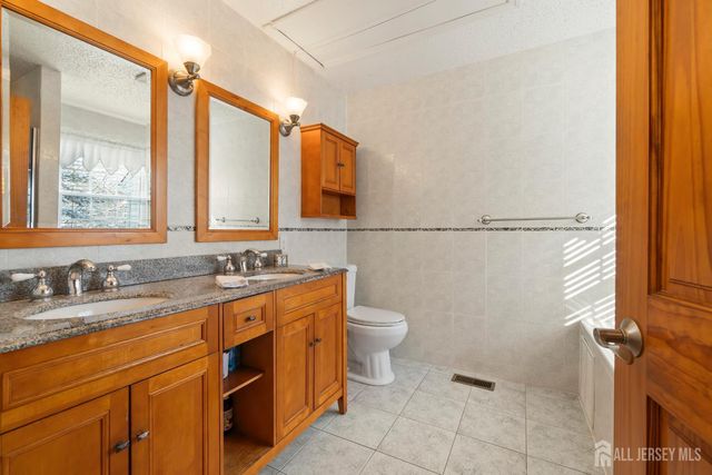 18 Tall Oaks Court, Old Bridge, NJ 08857