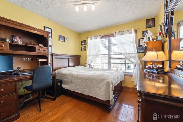 18 Tall Oaks Court, Old Bridge, NJ 08857