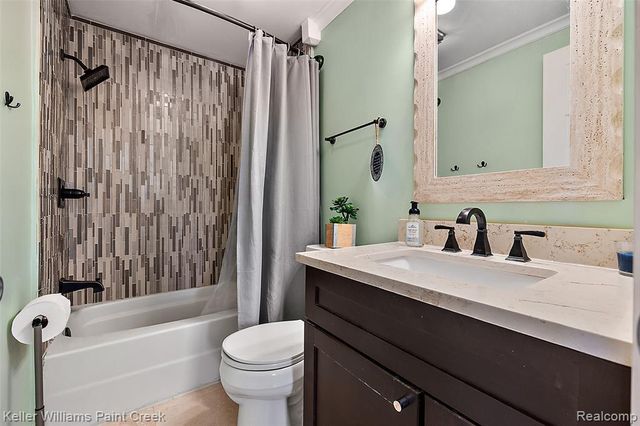 8723 Lakeshore Road, Lexington, MI 48450