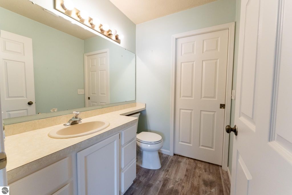 Image 14 of property listing at 130 Peachwood Lane, Mt Pleasant, MI 48858