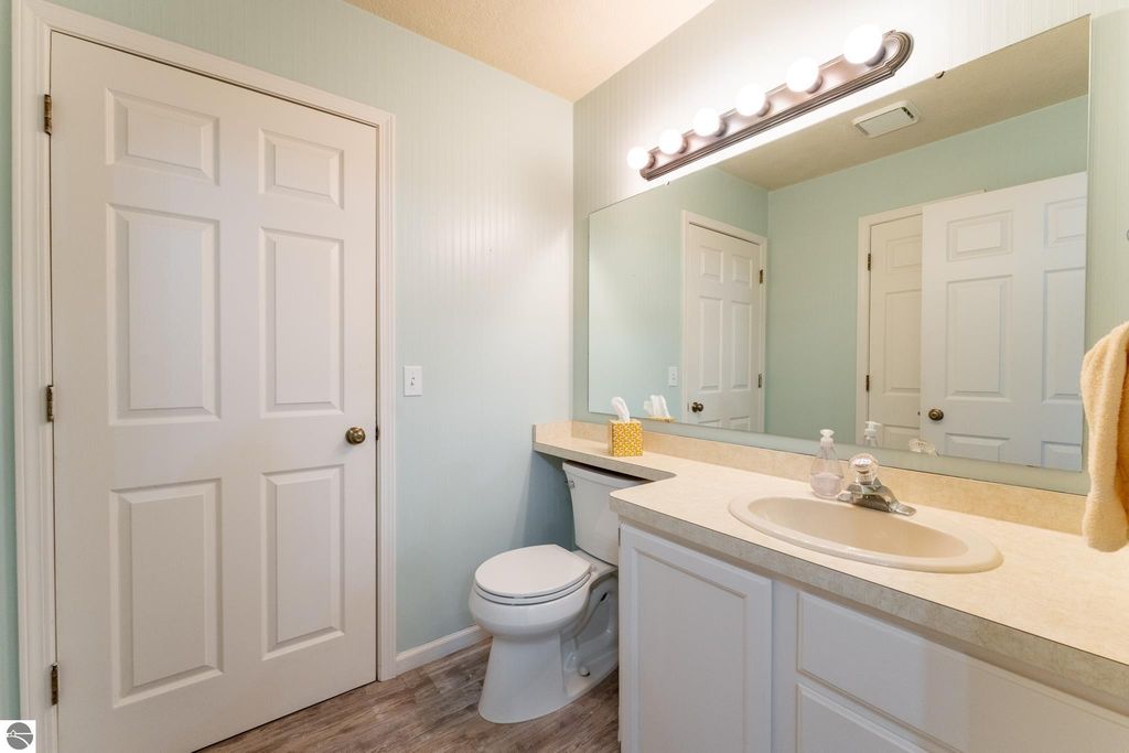 Image 19 of property listing at 130 Peachwood Lane, Mt Pleasant, MI 48858