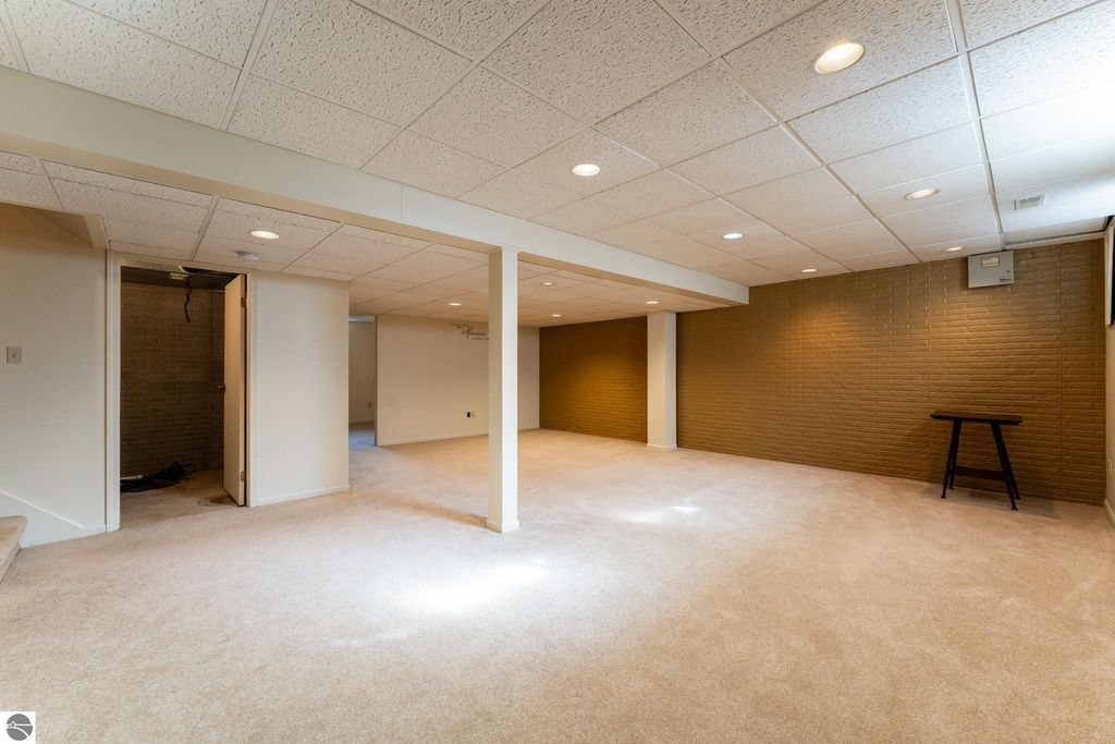 Image 21 of property listing at 130 Peachwood Lane, Mt Pleasant, MI 48858