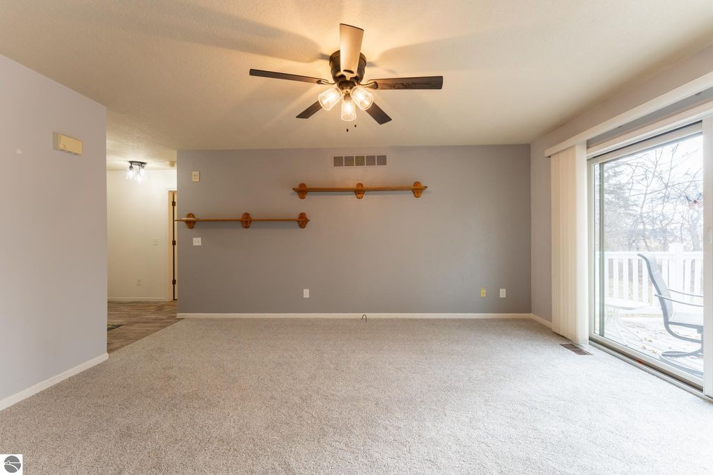 Image 6 of property listing at 130 Peachwood Lane, Mt Pleasant, MI 48858