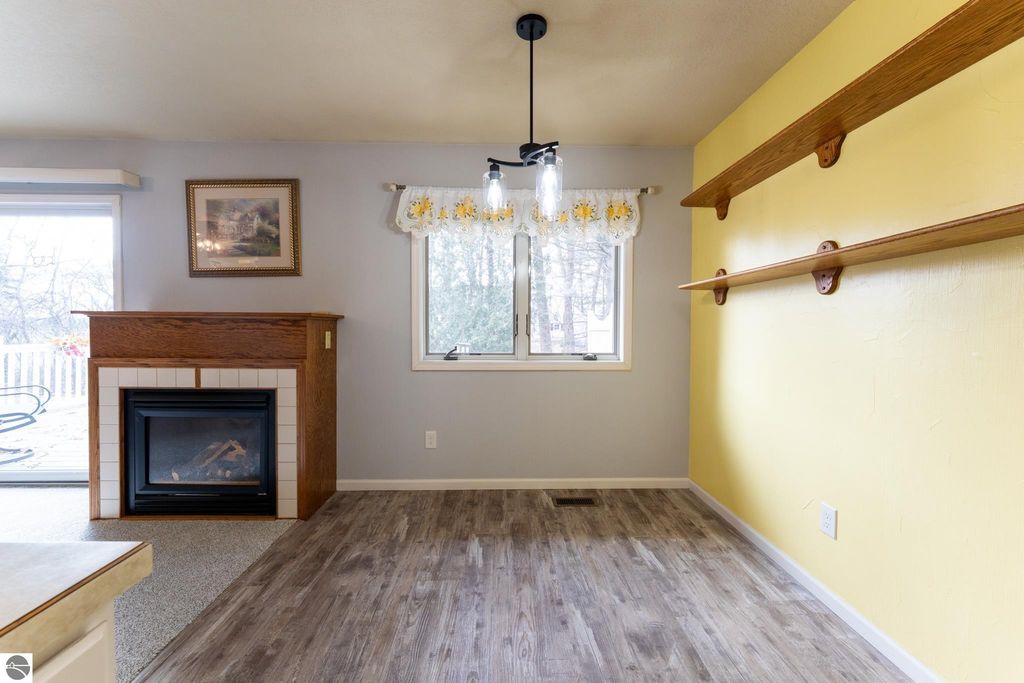 Image 8 of property listing at 130 Peachwood Lane, Mt Pleasant, MI 48858