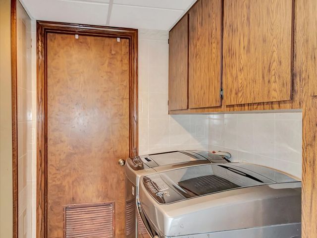 7948 Merrimac Avenue, Burbank, IL 60459