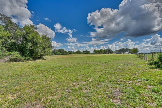 5846 Fm 949, Sealy, TX 77474