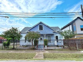 803 Brooks Street, Houston, TX 77009