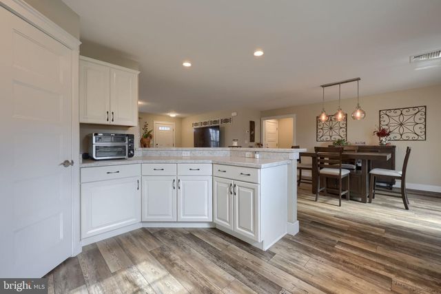 218 SWEET BIRCH LN, Womelsdorf, PA 19567