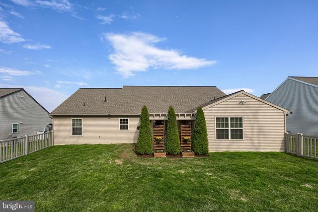 218 SWEET BIRCH LN, Womelsdorf, PA 19567
