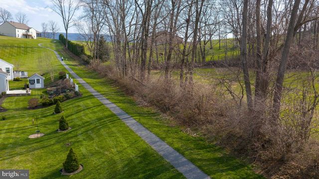 218 SWEET BIRCH LN, Womelsdorf, PA 19567