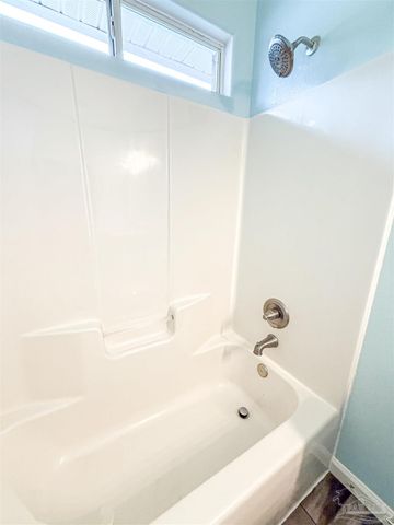 5416 Ponte Verde Dr, Pensacola, FL 32507