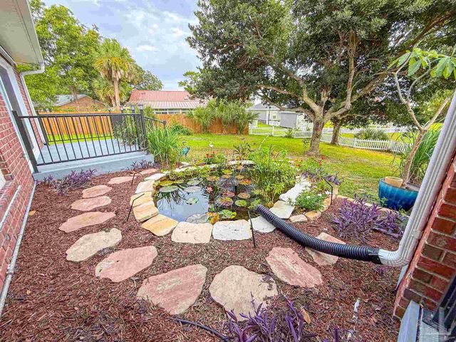 5416 Ponte Verde Dr, Pensacola, FL 32507