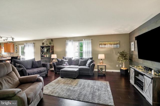 21 HILGERT AVE, Shillington, PA 19607
