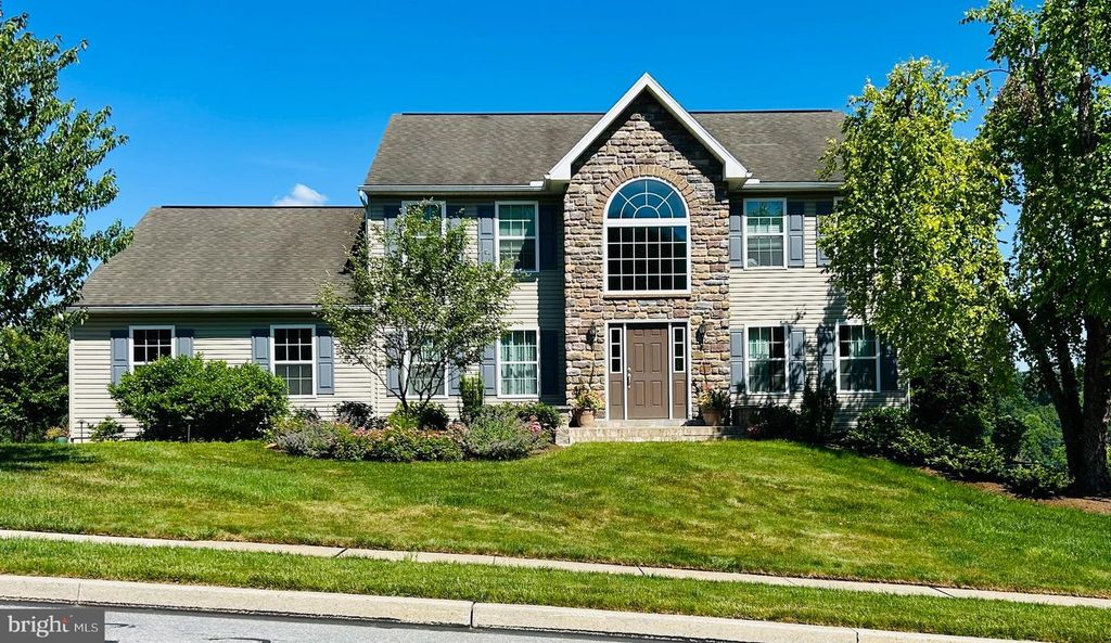 21 HILGERT AVE, Shillington, PA 19607