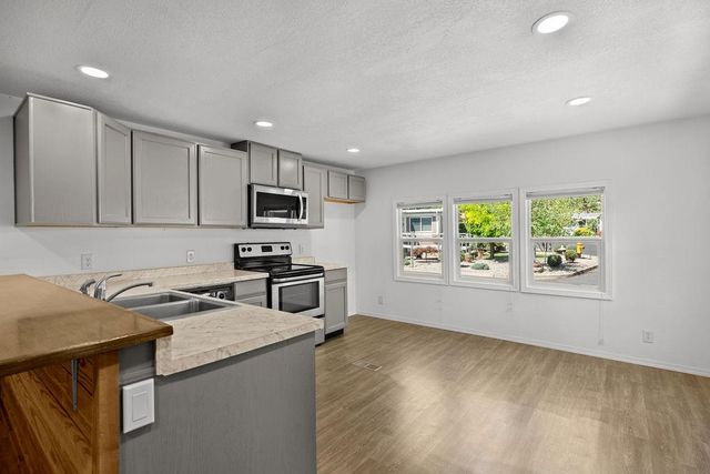 208 S Neyland Rd, Liberty Lake, WA 99019