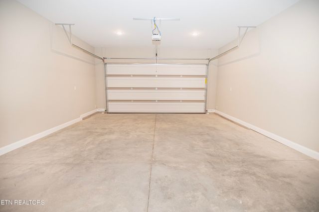 256 Clover Circle, Lenoir City, TN 37772