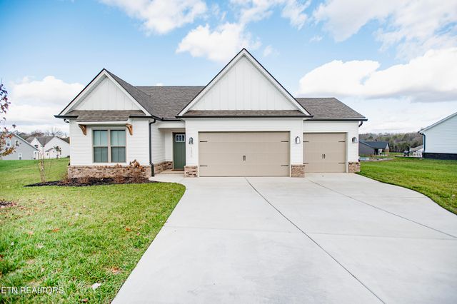 256 Clover Circle, Lenoir City, TN 37772