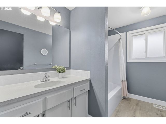 2160 Sw 26TH St, Gresham, OR 97080