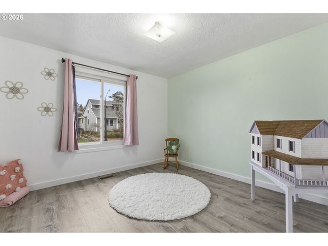 2160 Sw 26TH St, Gresham, OR 97080