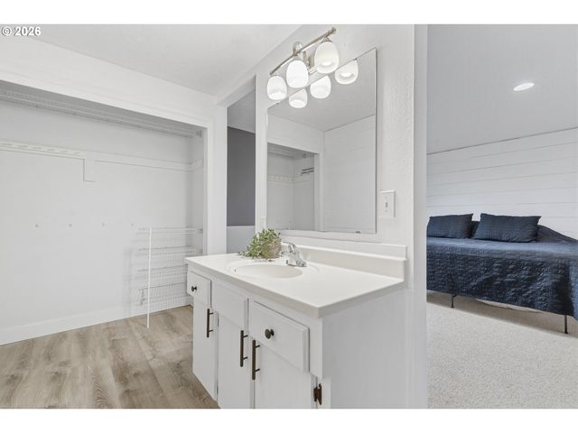 2160 Sw 26TH St, Gresham, OR 97080