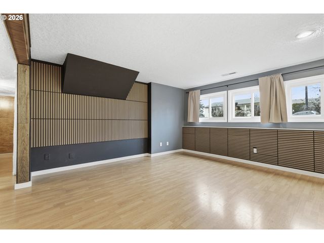 2160 Sw 26TH St, Gresham, OR 97080